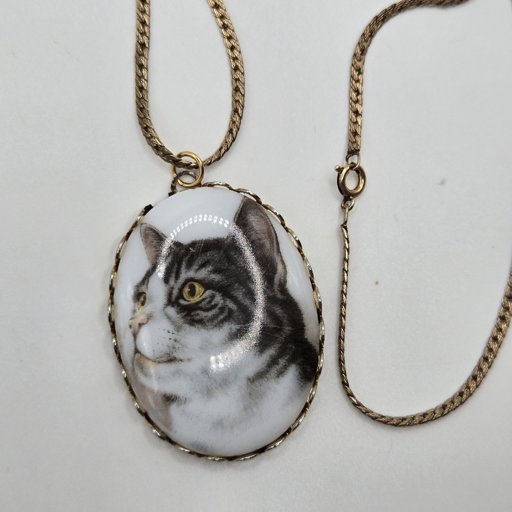 vintage Gold Cat Kitten cameo pendant Necklace Dome Cabochon Porcelain Look